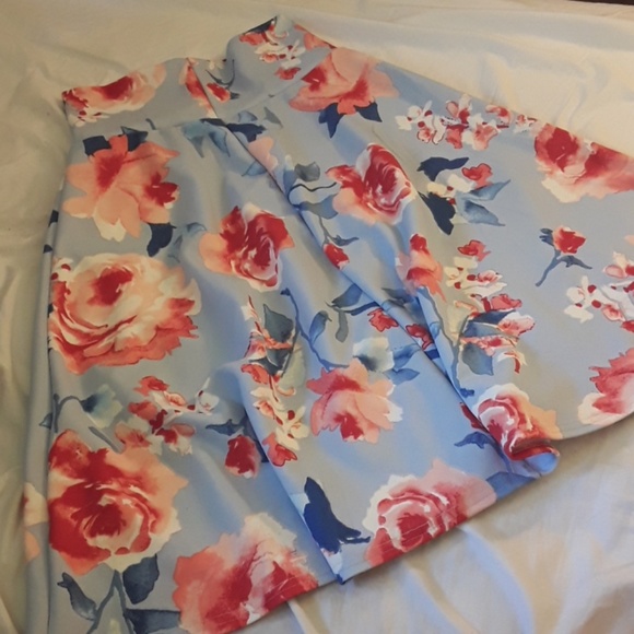 VKY&CO Floral Midi Skirt - Picture 2 of 3